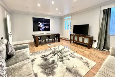 Image de 3 Bed/3 Bath Brand New Flat, Patio, Sky Tv, Ac