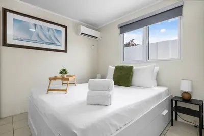 Lovely 3br2ba w\/ WiFi, Parking in Central Location