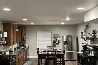 Image de 2 bedroom in law basement suite. family friendly mountain getaway