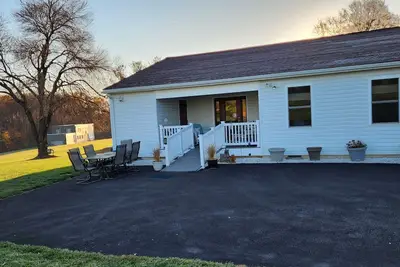 Image de Cottage in the Country, walk to miles of hiking trails, close to restaurants