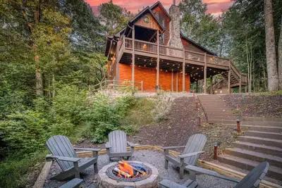 Image de Family Cabin w\/ Views! - Hot Tub, Fire Pit, Game Room, Wi-Fi, Outdoor Games!