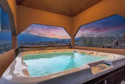 Image de Highland Heights! Luxe Mountain Views w/ Hot Tub