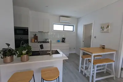 Image de Kick back and relax in this calm and stylish space in Belmore Nsw