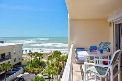 Image de Across from Johns Pass on the Beach. Heated Pool. Stunning Views. Perfect Location.