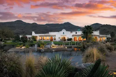 The Pond Estate by AvantStay | Designer Compound w/ Multiple Pools, Tennis, View