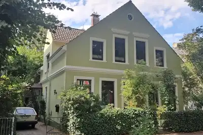 Image de HeDo, living in an old city building