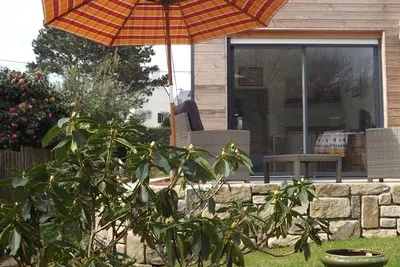 Image de Studio très tranquille, dans un espace de verdure, à moins d'1 km de la mer.