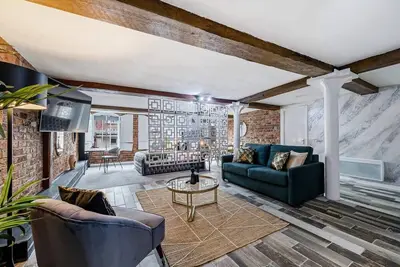 Image de Host & Stay | Mathew Street Studio