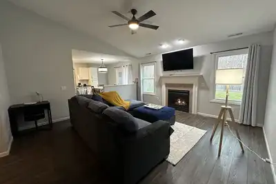 Image de Warm, Inviting, Family Home in Northern Fort Wayne