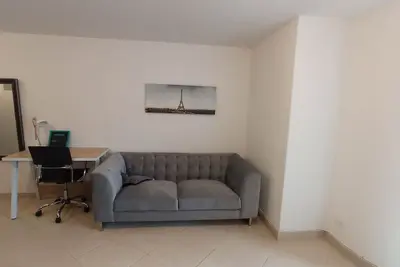 Image de Cozy studio apartment two blocks from La Floresta Park. \n