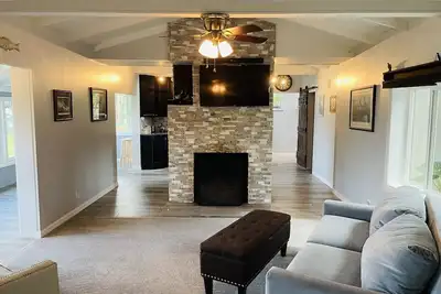 Image de Cozy Lake Front Cottage