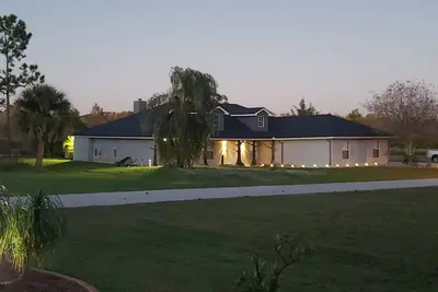 Image de Beautiful spacious and unique house on canal close to Lake June, family friendly