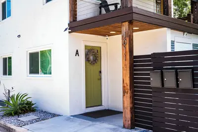 Image de Shares Courtyard Luxury Apt - New!