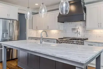 Image de Lakeview Chefs kitchen, Movie Theater and outdoor Patio