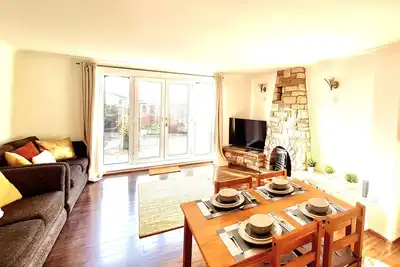 Image de Cosy Luxurious Entire 3 Bedroom House, Private Garden, Free Parking, Free WiFi