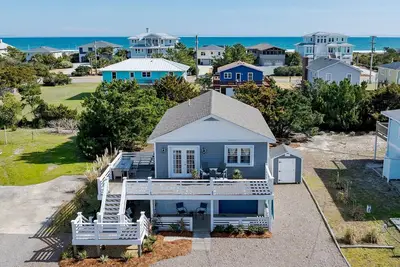 Image de Lil'TipSea (Entire Home) - Your Beach Getaway on Topsail Island, Nc