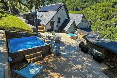 Image de Chalet Montagne avec grande terrasse et bain nordique Ă jets