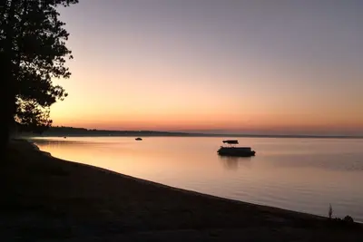 Image de LakeFront - Renovated Family Getaway with Dock!