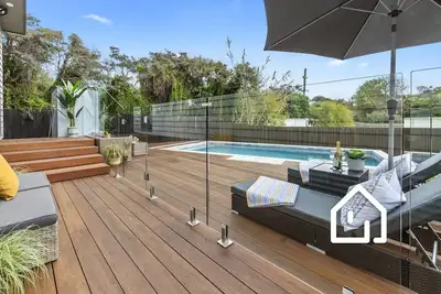 The Pelican -  Stylish Poolside Oasis