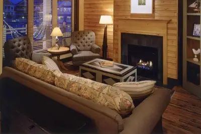 Image de Luxury Condo Blue Mountain Collingwood with private hot tub and Bbq.