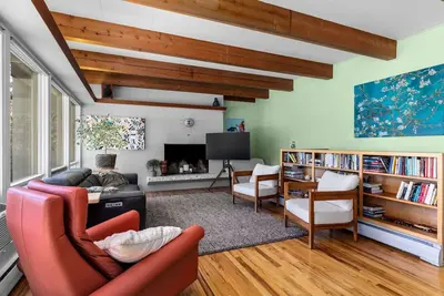 Image de 3 br Mid-century styled near Glacier Park, hot tub