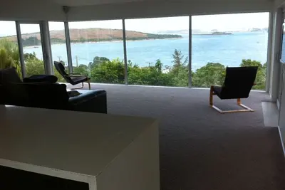 Image de Luxury harbor views in handy location