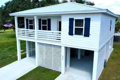 Image de Gone Coastal - Walk to Restaurants & Beach ~ Golf Cart District! Location!