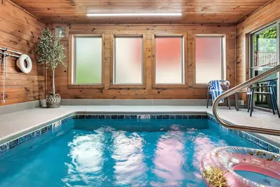 Image de Smoky Mountain Cabin w/ Private Indoor Pool, Hot Tub & Game Room