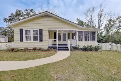 Image de Dtwn St Marys Home Near Waterfront: Pets Welcome!