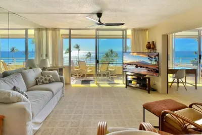 Image de Stunning ocean view 2 bedroom • Steps from beach