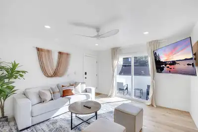 Image de Charming Coastal Retreat Lb 5 min 2 Beach/downtown