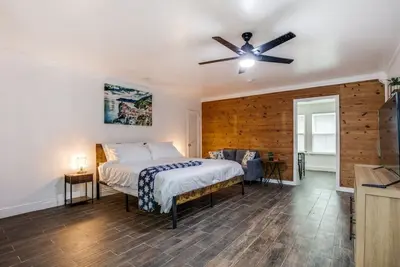 Image de Lovely Casita w/King Bed 8min to Dt