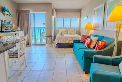 Image de Stunning Studio with Impeccable Oceanfront Views! Beautifully Updated - Palace Resort 1202