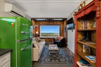 Image de Beautifully renovated vintage train car near the Palo Duro Canyon and Wtamu