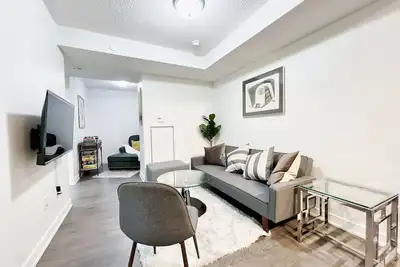 Image de Boutique Style Condo in Toronto With Free Parking