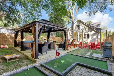 Image de Mini Pool, Mini Golf! Modern Vintage Memphis