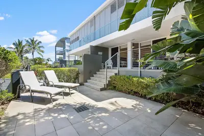 Image de The Sunshine Villa ~ 2 Min walk to Village & Beach