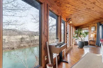 Image de Cozy Cabin Getaway on Buffalo River with Huge Patio