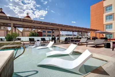 Image de Tucson Treasure! 2 Comfortable Units. Onsite Parking, Breakfast, Pool!