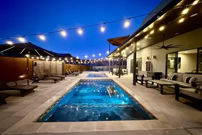 Image de Moab Desert Hideaway: 6-Bedroom Luxury Estate with Year-Round Pool & 2 Hot Tubs