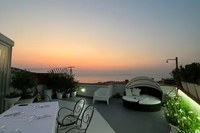 Image de Two bedroom apartment with terrace and wonderful views of Gulf of Naples