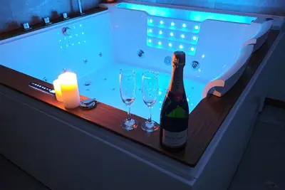 Image de Gites-saintvaleryencaux Le Chic jacuzzi King size