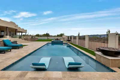 Image de A Backyard Dream! Pool/Spa/Fire-Pits/PickleBall/BasketBall/Ping-Pong/Cornhole