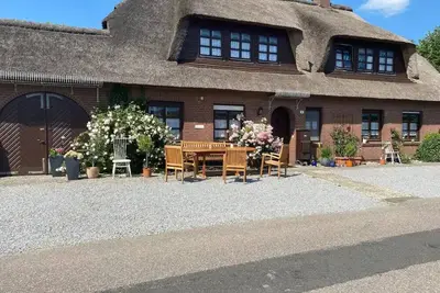 Image de Reetdach-app. \"landhus Achter de Kark - Stüerboord\" in Poppenbüll für 2 Personen