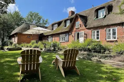 Image de Freistehendes Reetdach-haus \"diedeichkate\" in Tating fĂĽr 12 Personen