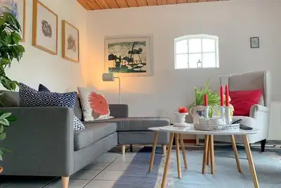 Image de Reetdach-ferienhaus \"weiĂźe Reetdachkate\" in Osterhever fĂĽr 5 Personen