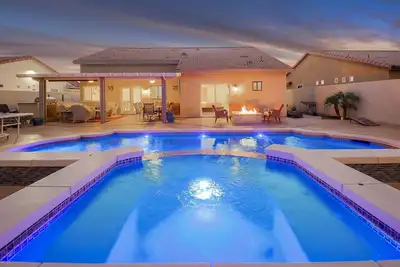 Image de Dulce Vida: Pool, Spa, Table Games, Fire Pit, Bbq!