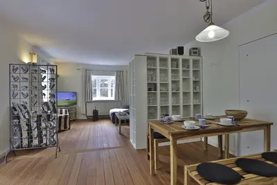 Image de Diese Maisonettewohnung Besticht Durch Ihre Lage und den Wunderschönen Wintergarten Sowie mit dem Weitläufigen Grundstück im Herzen von Bad Doberan