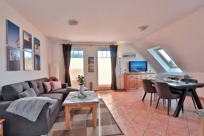 Image de Diese Schöne, Helle und Großzügige Wohnung mit Balkon Wartet auf Sie. Zum Strand Gelangen Sie in Wenigen Minuten Durch den Schönen Gespensterwald