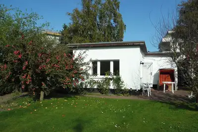 Image de Der Zweckmäßig Ausgestattete Bungalow in Börgerende mit ca. 42 qm Wohnfläche Verfügt Über Eine gut Abgeschirmte Sonnenterrasse in Süd-\/westlage